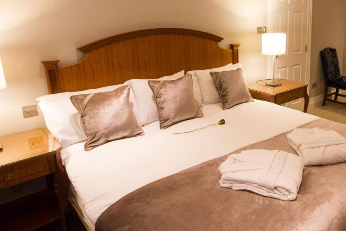 in-room safe, desk, iron/ironing board, free wifi