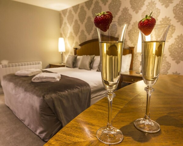 Caja fuerte, escritorio, tabla de planchar con plancha y wifi gratis