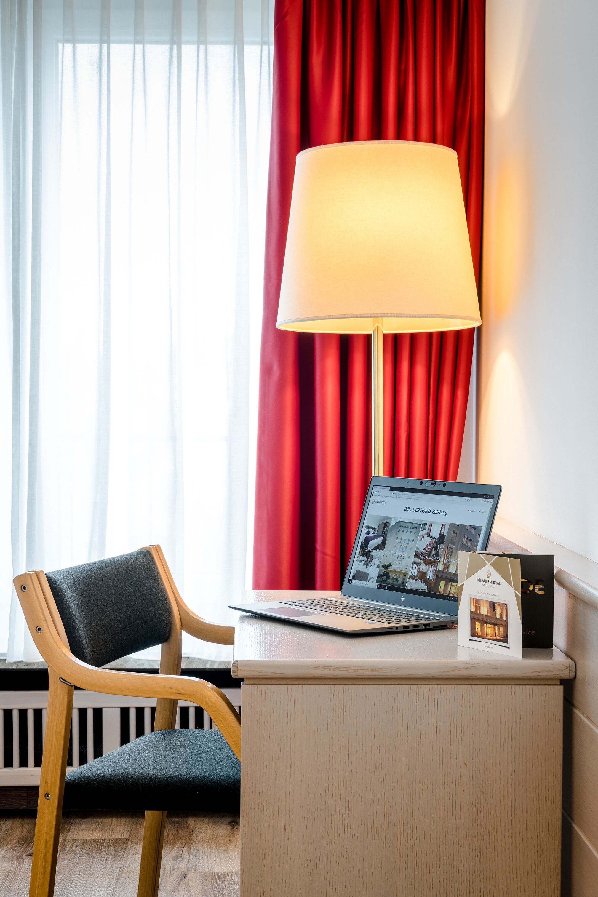 single room | hypo-allergenic bedding, minibar, in-room safe, desk