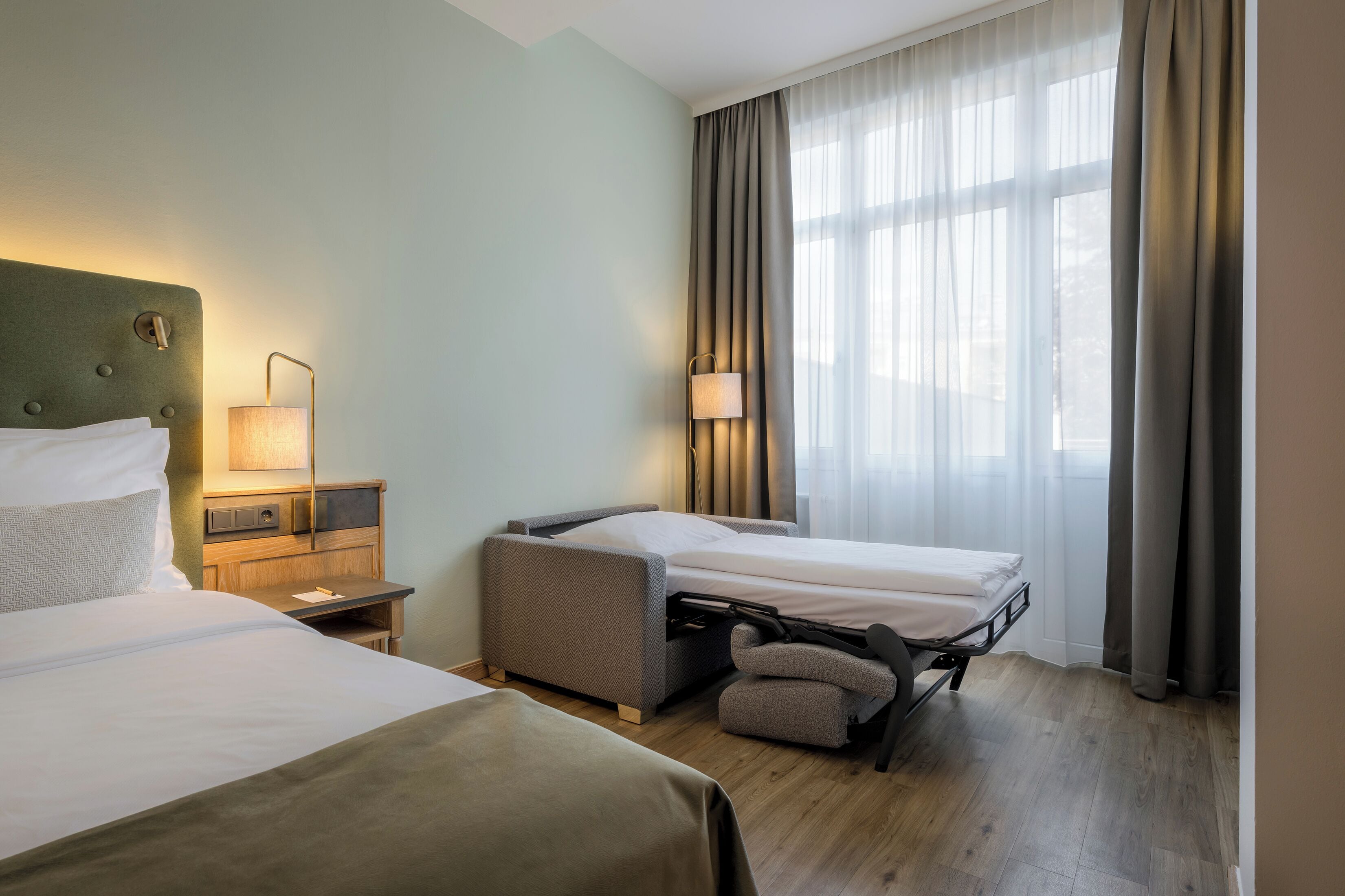 superior suite | hypo-allergenic bedding, minibar, in-room safe, desk