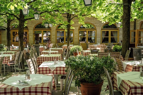 Restaurante. Hotel IMLAUER & Bräu