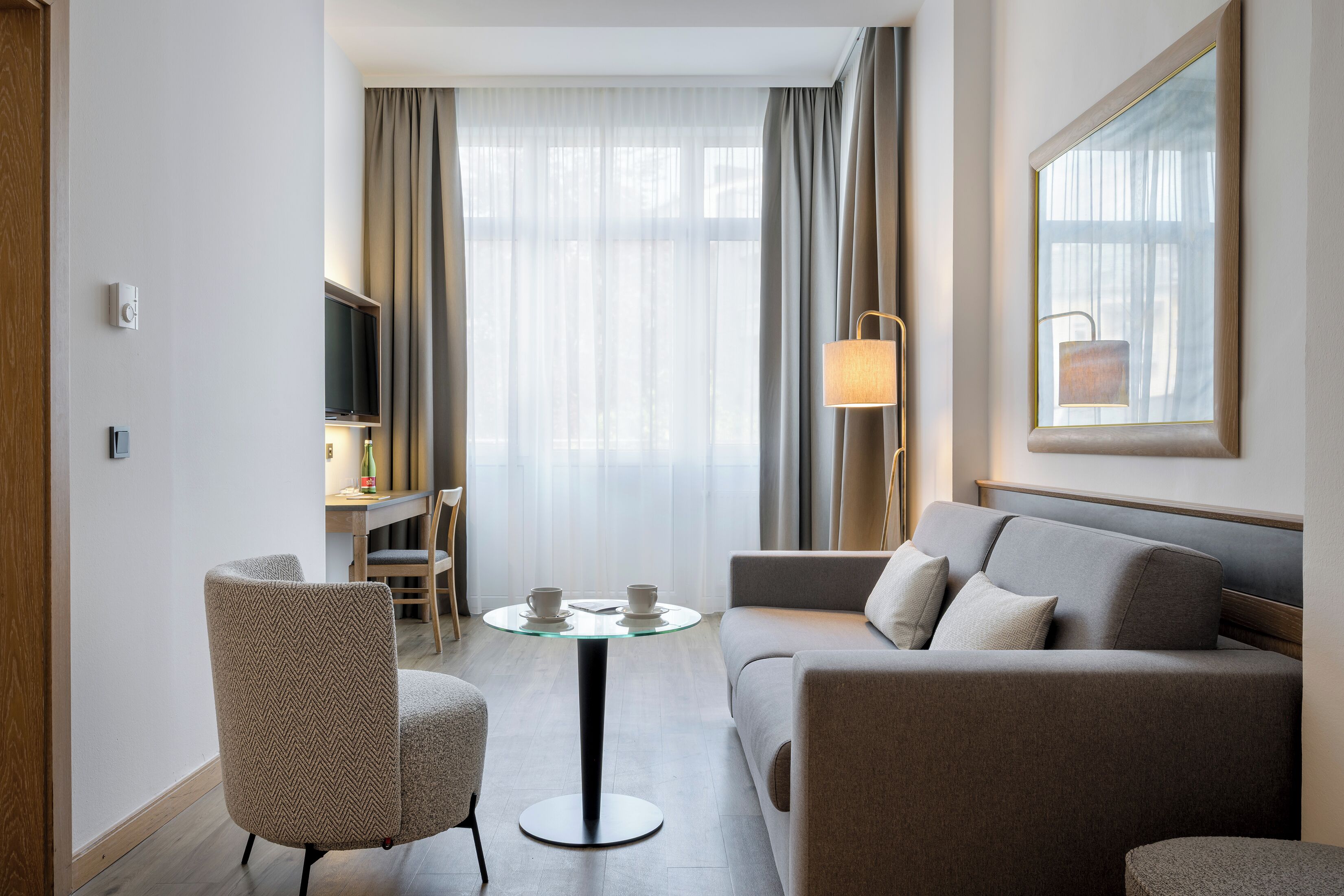 Deluxe Suite | Living area | TV