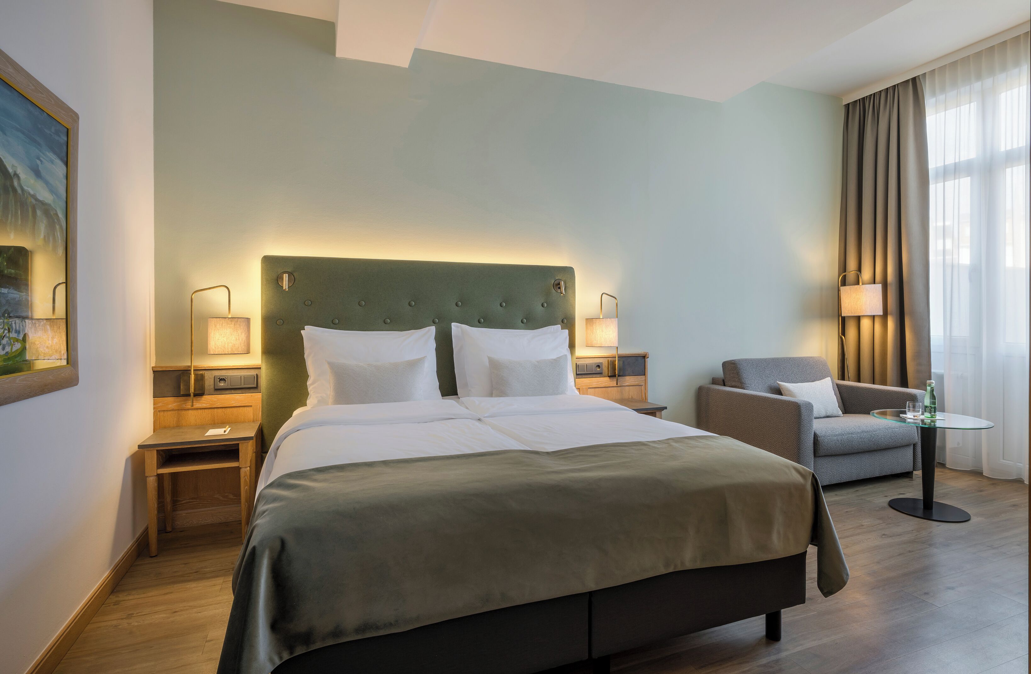 Deluxe Suite | Hypo-allergenic bedding, minibar, in-room safe, desk