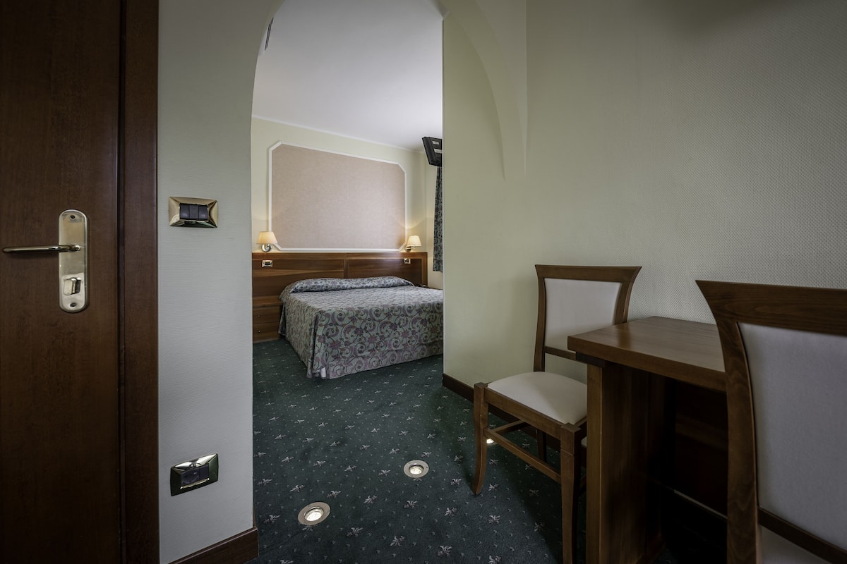 Dreibettzimmer | 1 Schlafzimmer, Minibar, Zimmersafe, Schreibtisch