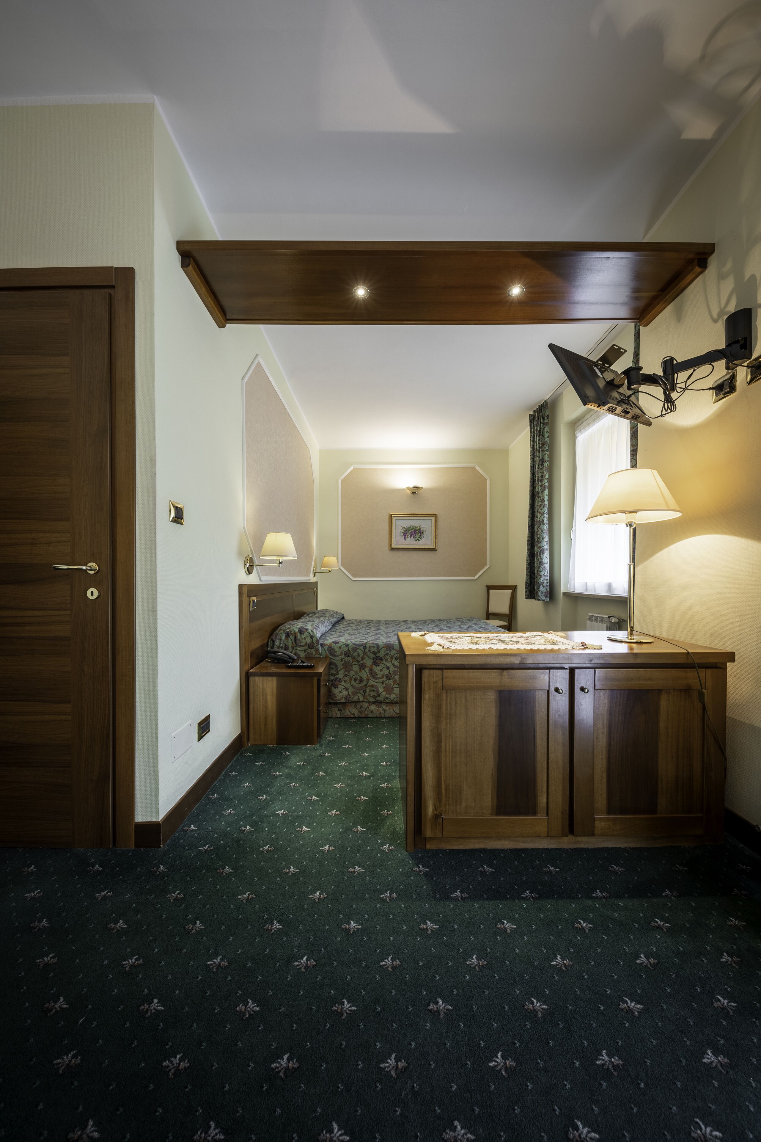 family room | minibar, in-room safe, desk, blackout curtains