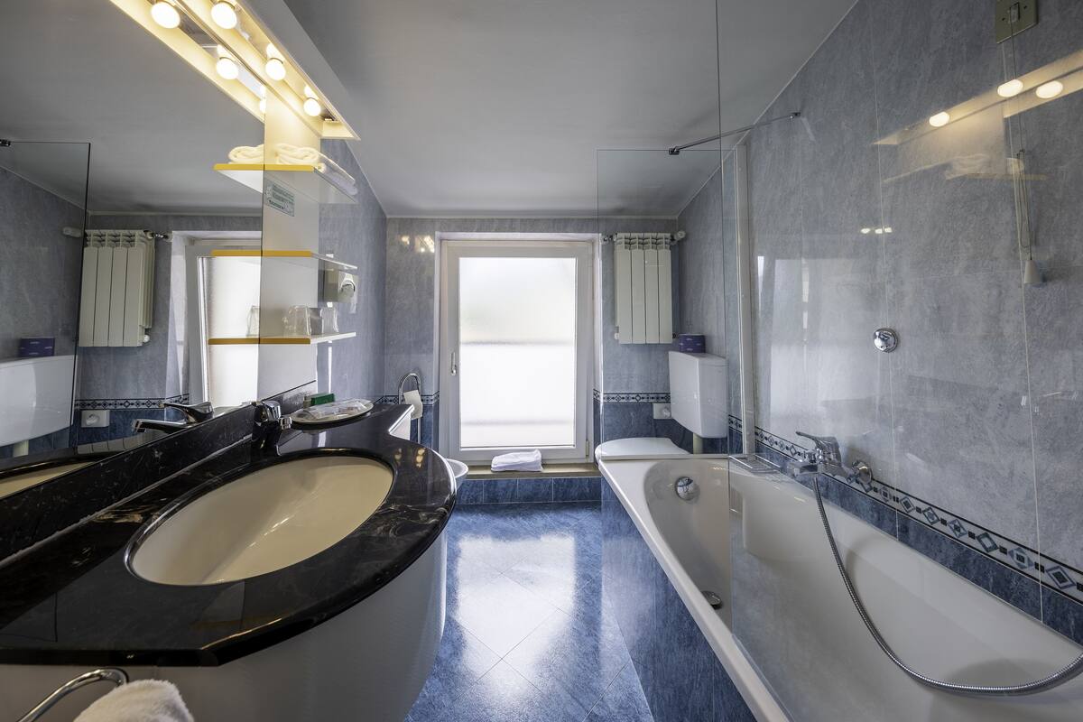 superior double or twin room | bathroom | free toiletries, hair dryer, bidet, towels