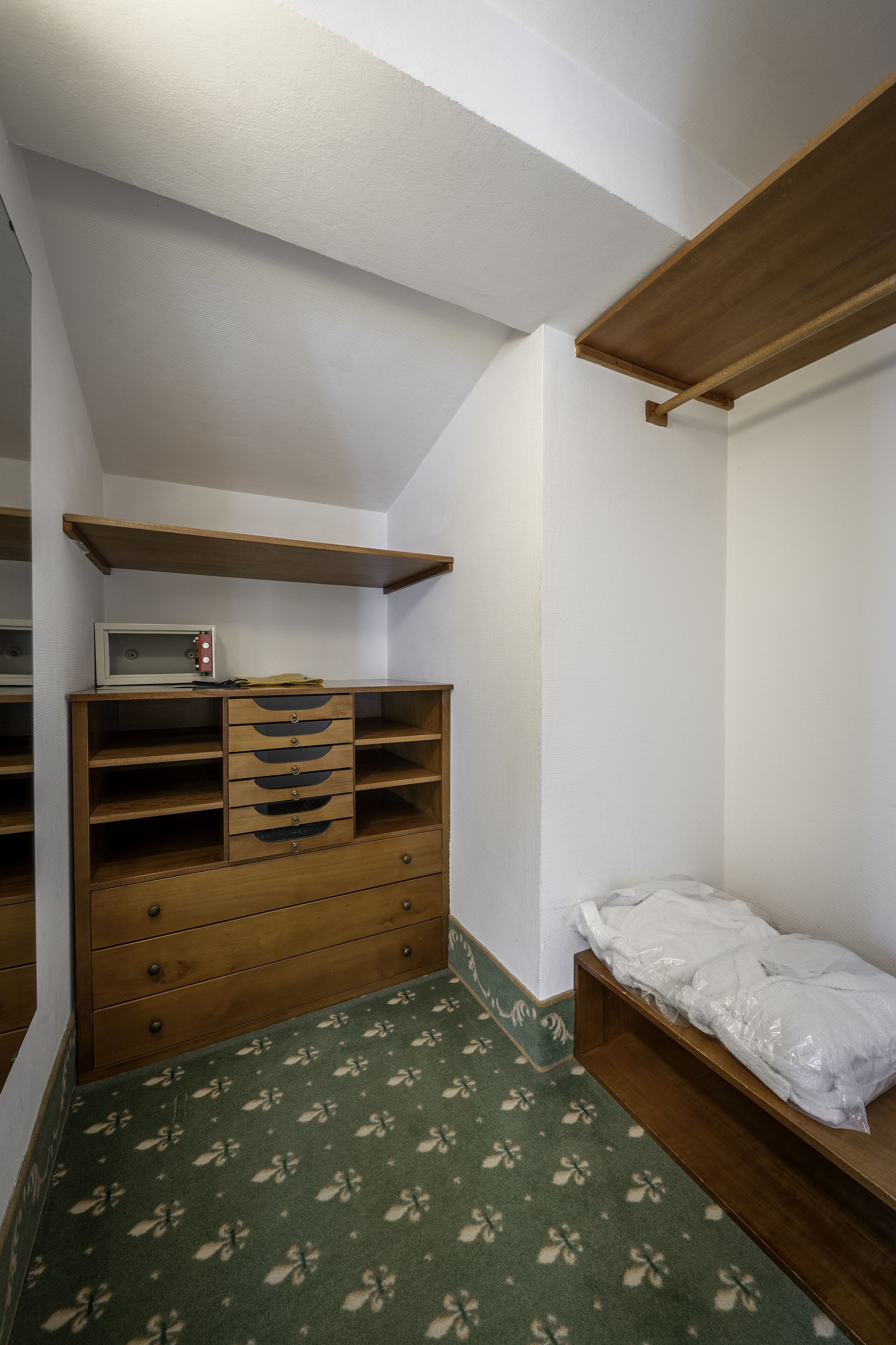 camera familiare superior | minibar, in-room safe, desk, blackout curtains