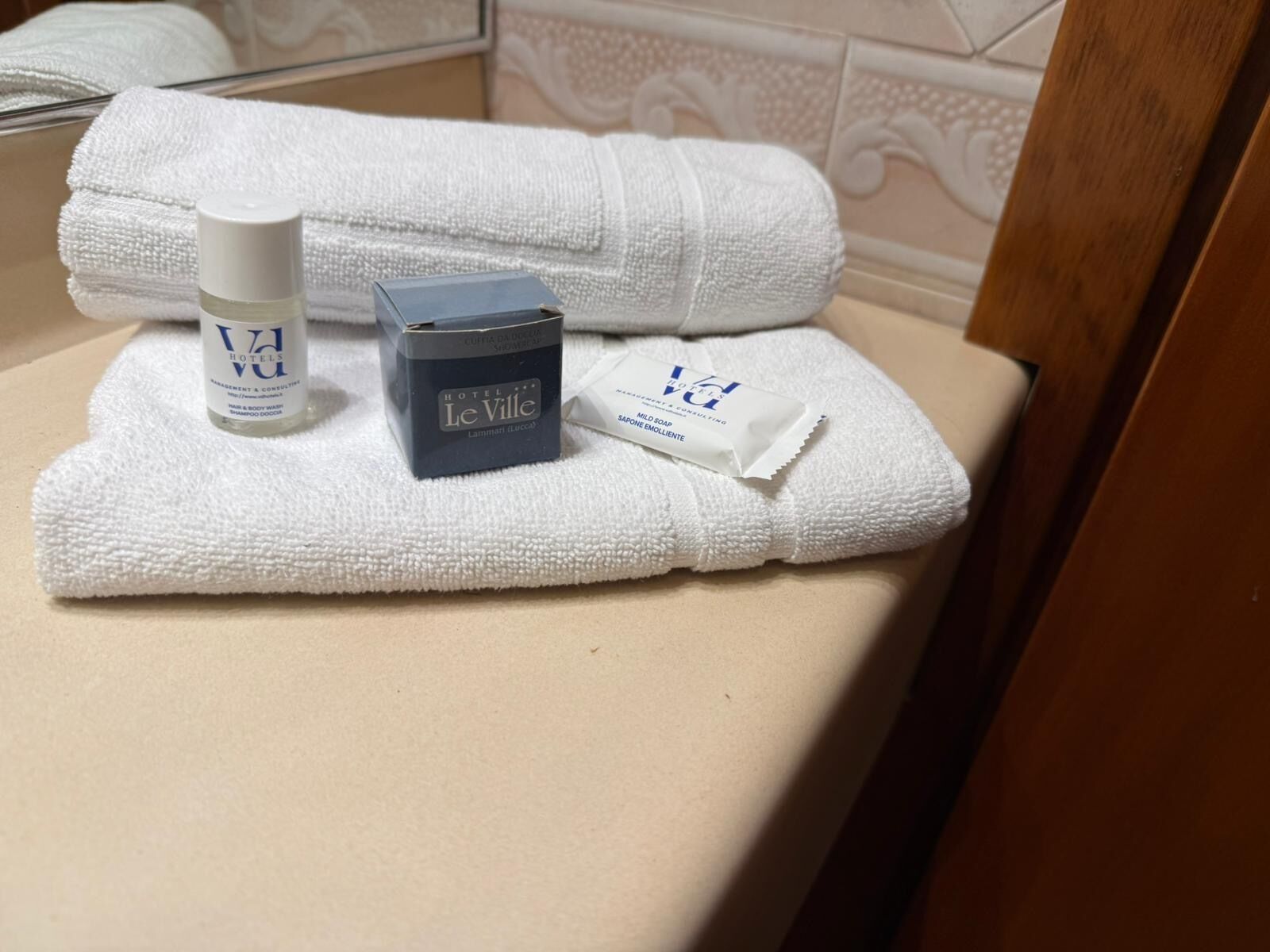 Komfortbadewanne, Haartrockner, Bidet, Handtücher