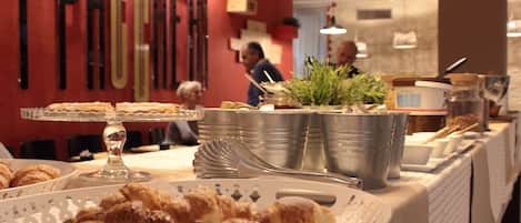 Buffet déjeuner (11 EUR par personne)