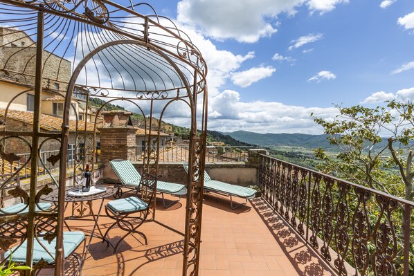 Panoramic-Studiosuite, 1 Schlafzimmer, Terrasse, Talblick | Terrasse/Patio