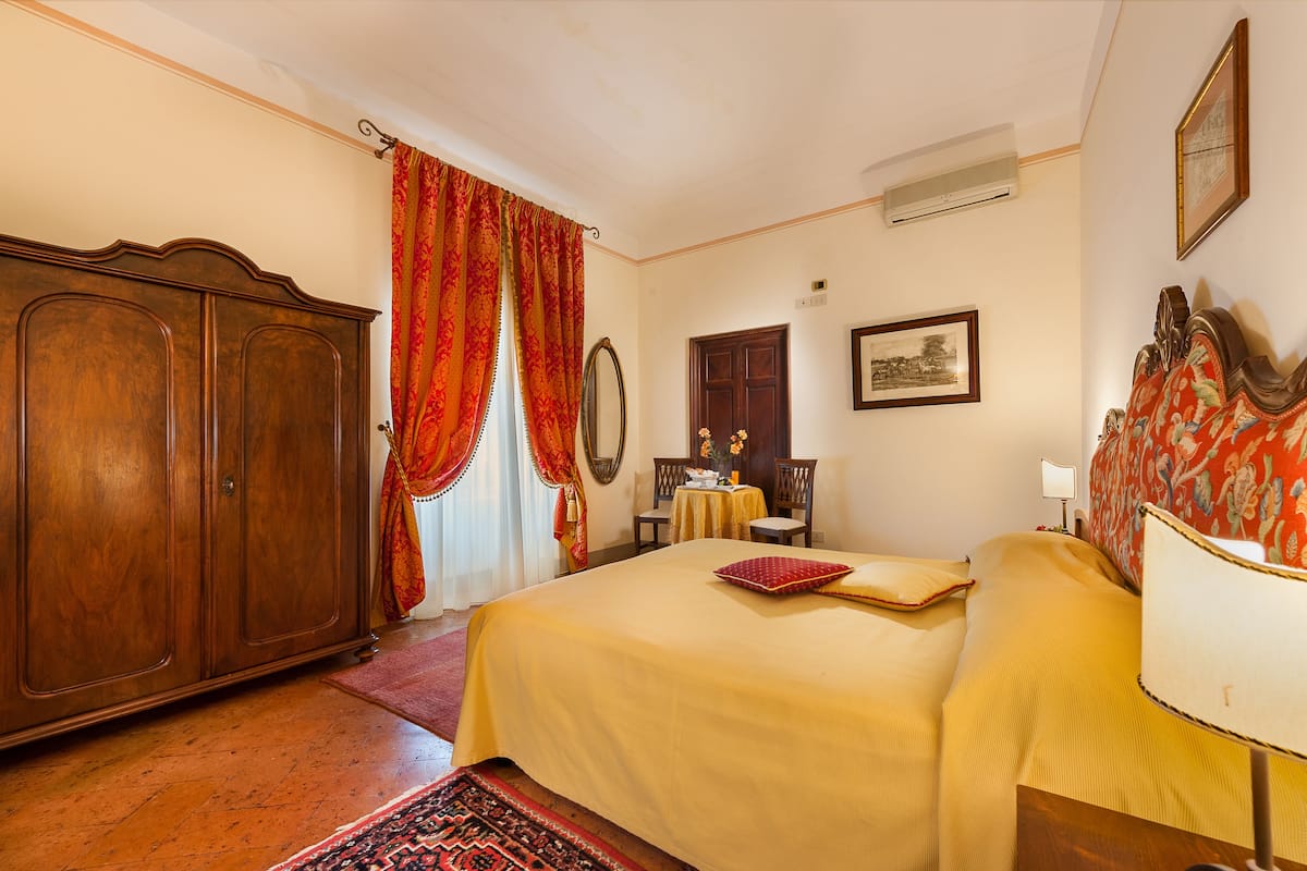 Premium bedding, down duvets, minibar, in-room safe