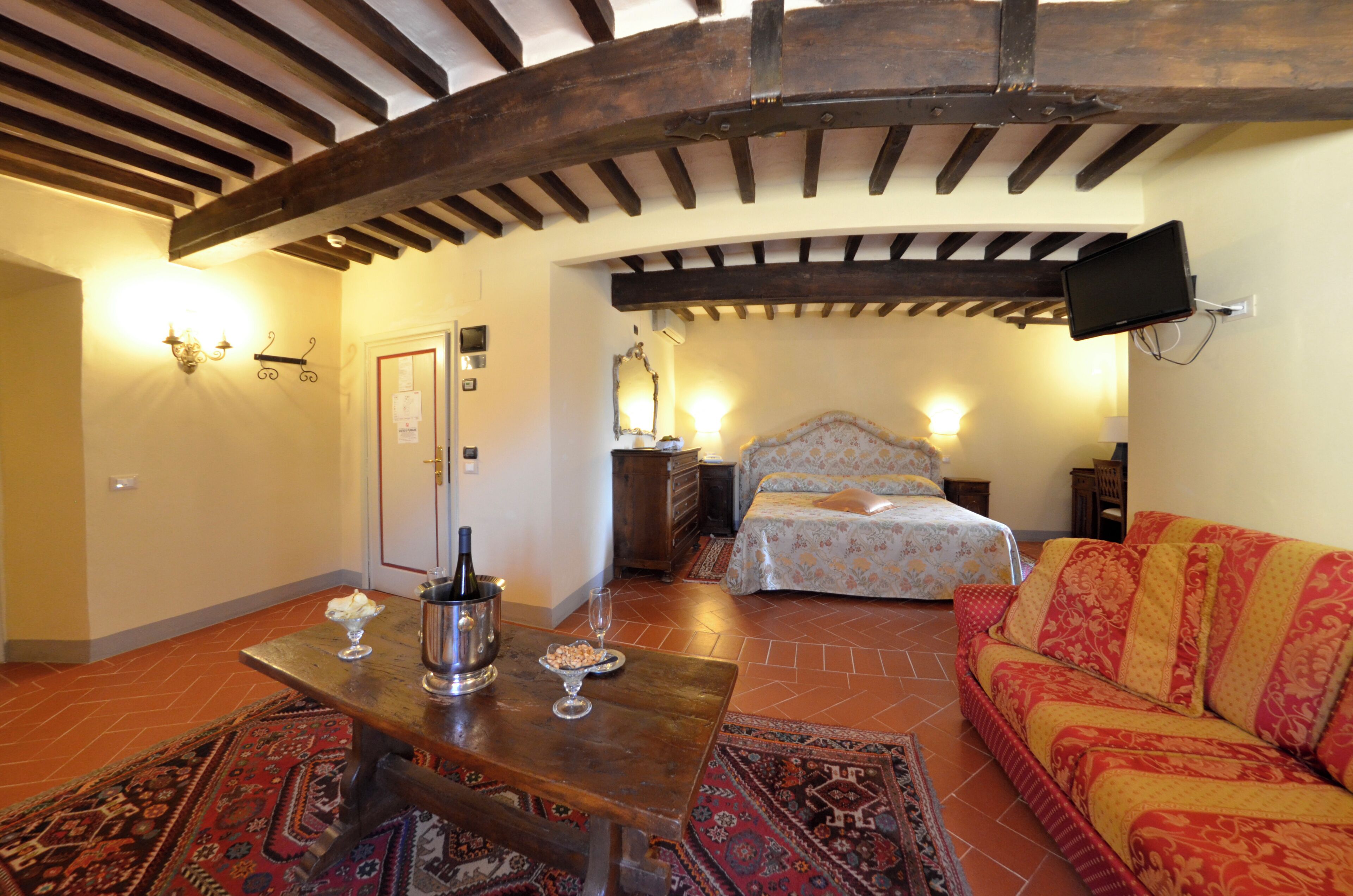 panoramic suite | living area | 32-inch tv with satellite channels