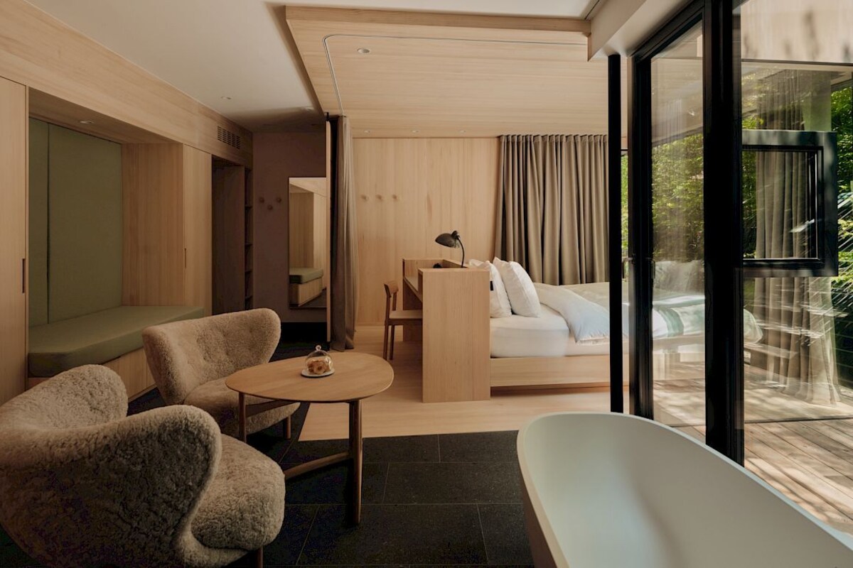 Comfort-Dreibettzimmer | Allergikerbettwaren, Daunenbettdecken, Minibar, Zimmersafe