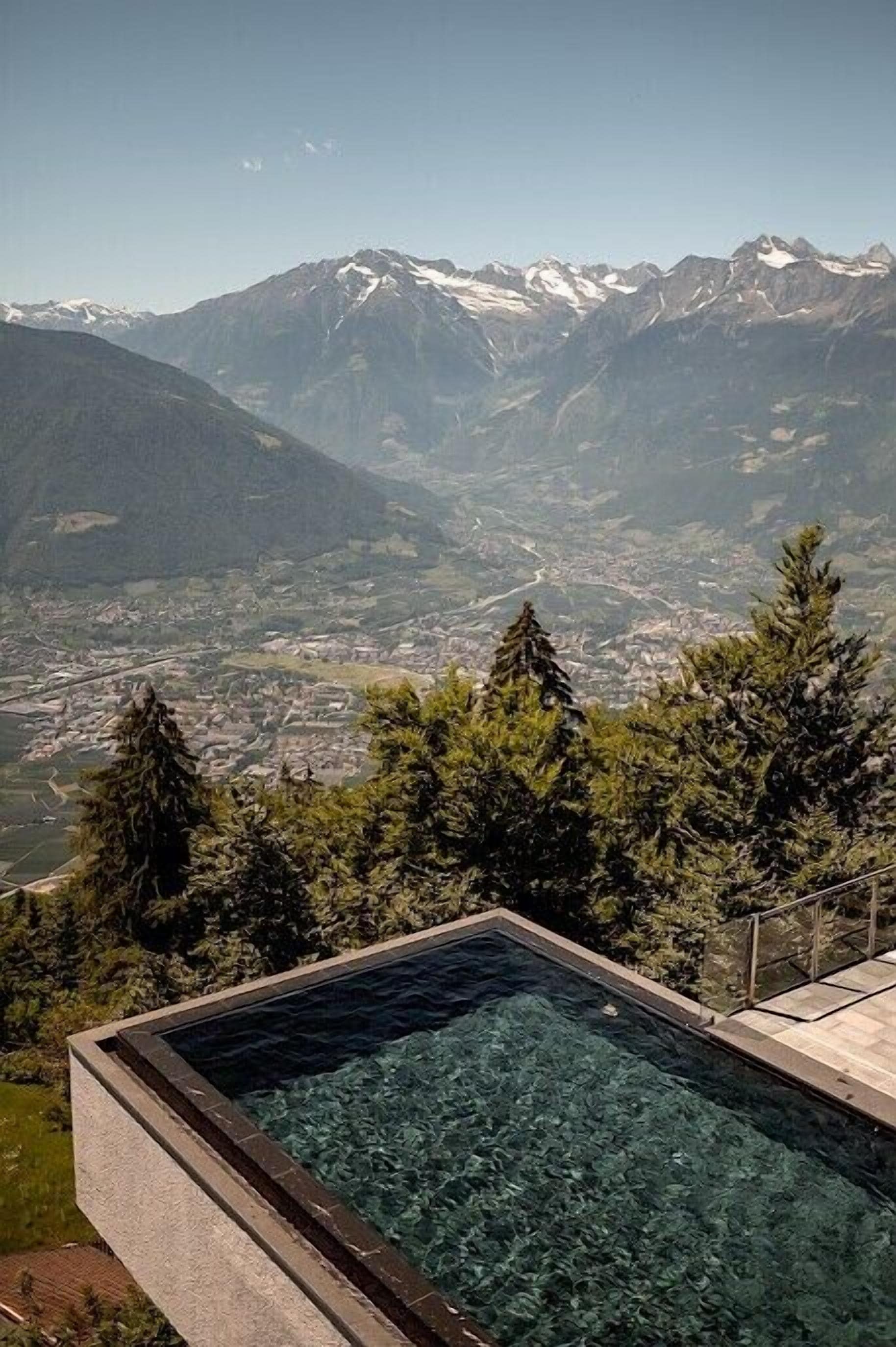 2 piscinas al aire libre (de 07:30 a 20:00), sombrillas, tumbonas