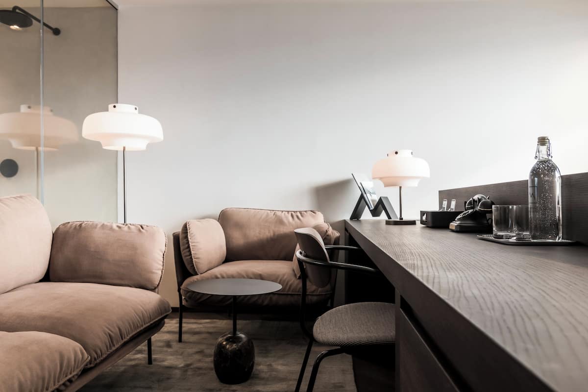 URBAN ROOM | 1 bedroom, hypo-allergenic bedding, down comforters, in-room safe