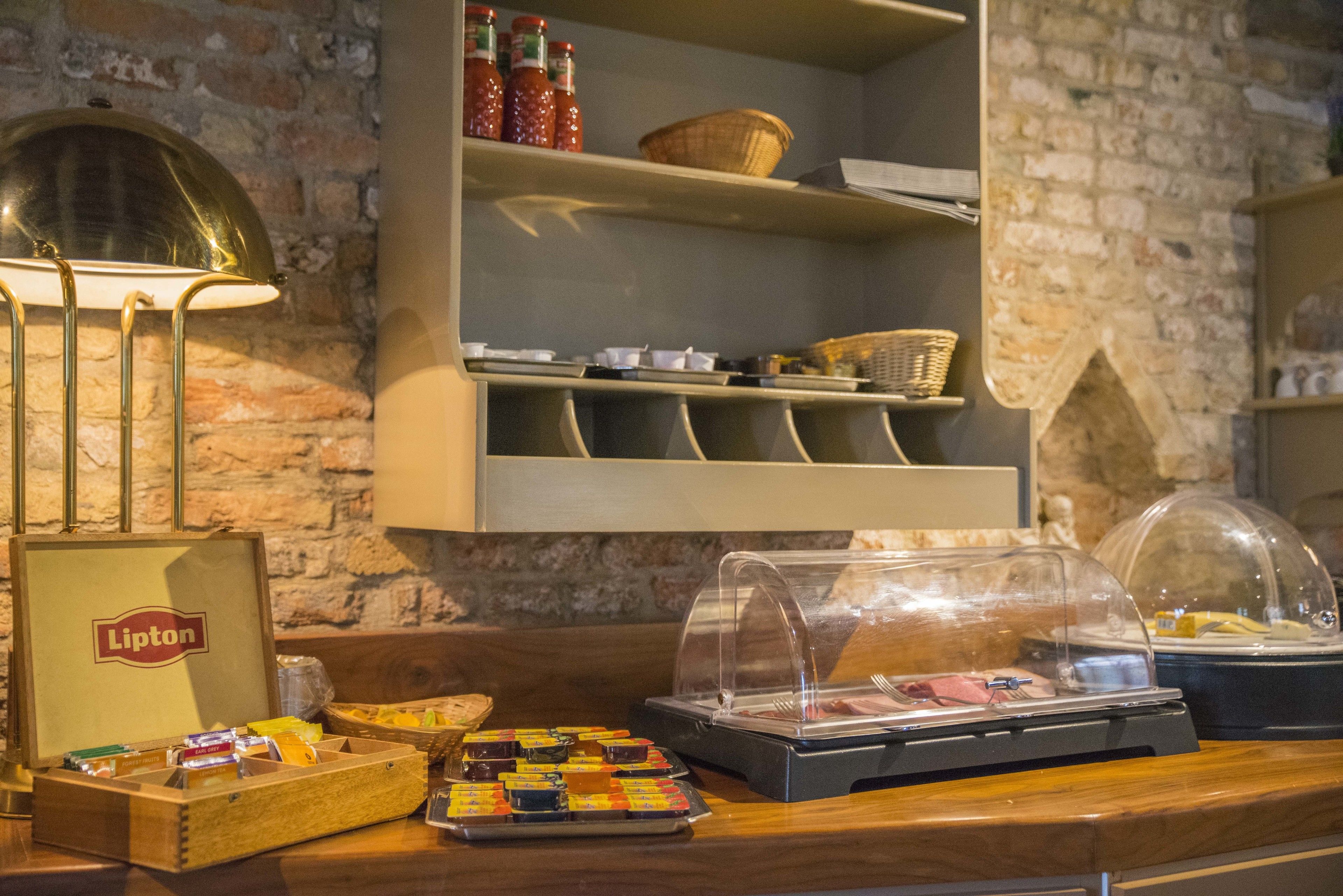 daily continental breakfast (eur 20 per person)