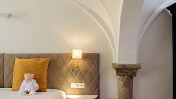 Quarto triplo luxo, vista para o canal | Frigobar, individualmente decorados, individualmente mobiliados