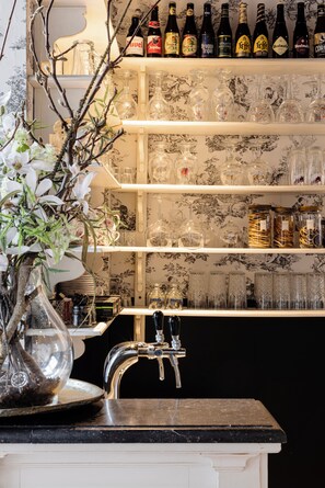 Bar (in der Unterkunft)