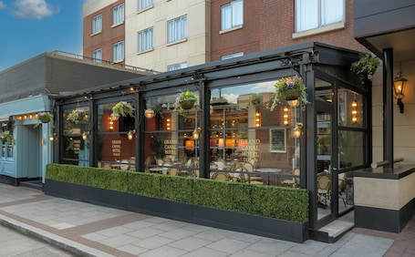 Terraza o patio. Grand Canal Hotel Dublin