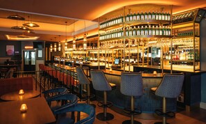 Serves lunch and dinner