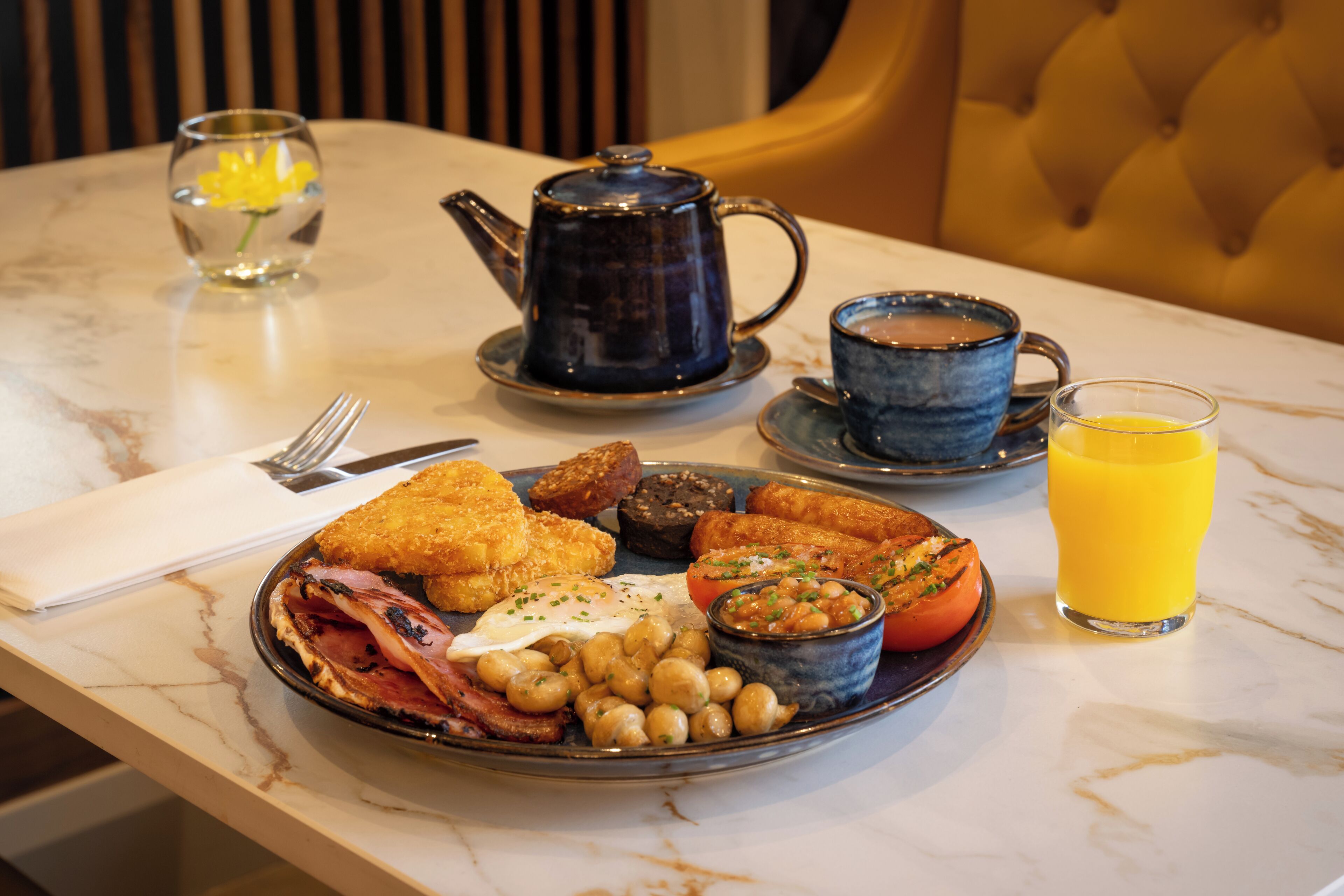 daily full breakfast (eur 17.50 per person)