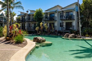 3 outdoor pools, a heated pool, open 7:00 AM to 9:00 PM, pool umbrellas