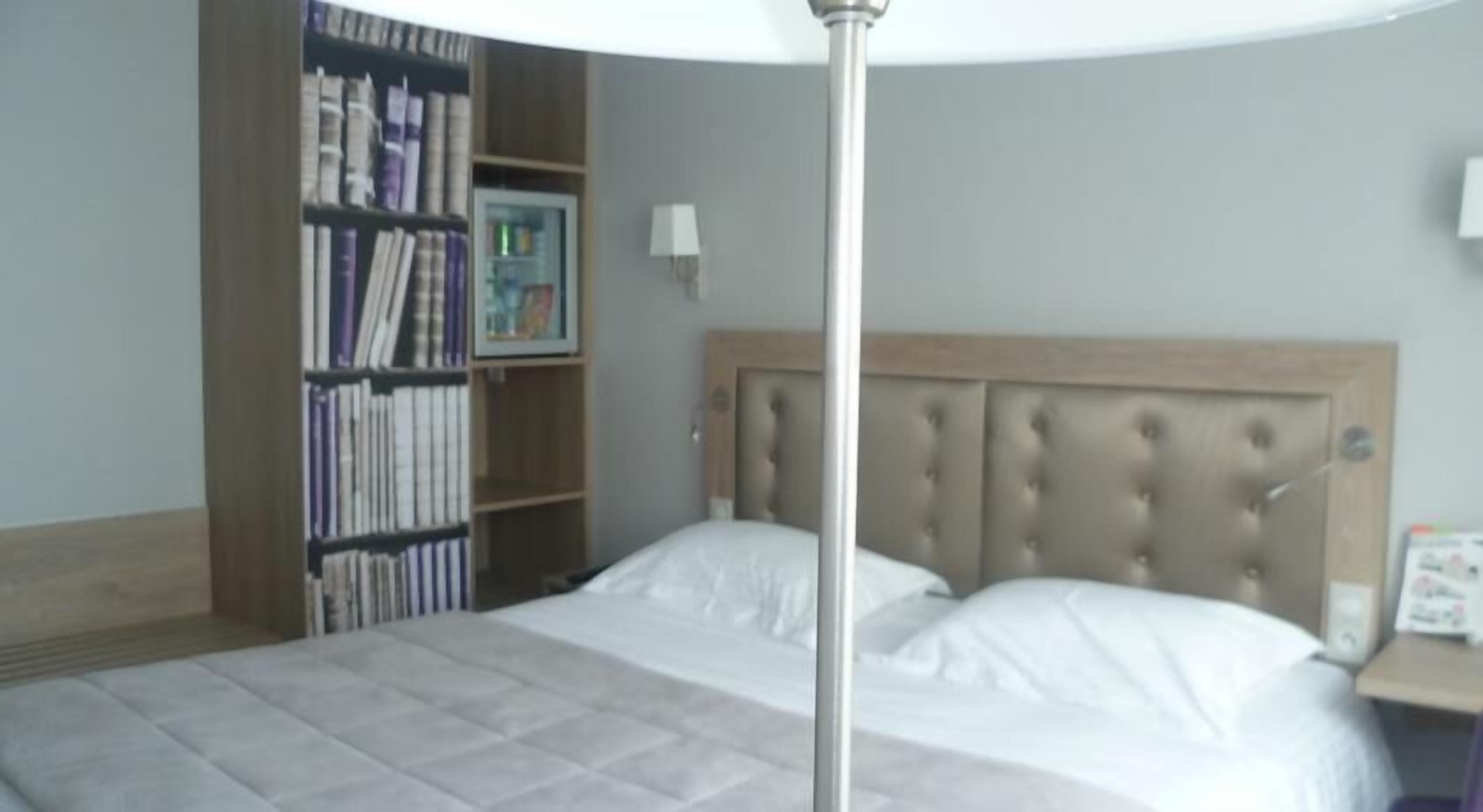 budget double room | premium bedding, pillow-top beds, minibar, desk