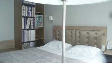 Budget Double Room | Premium bedding, pillowtop beds, minibar, desk