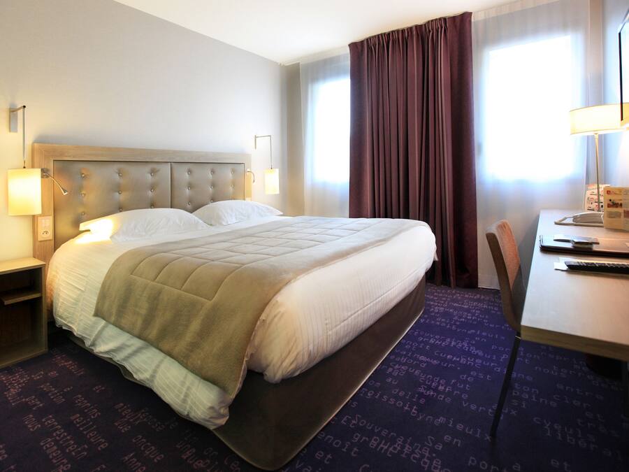 Comfort Double Room | Premium bedding, pillow-top beds, minibar, desk