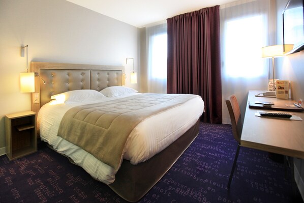 Comfort tweepersoonskamer | Luxe beddengoed, pillowtop-bedden, een minibar, een bureau