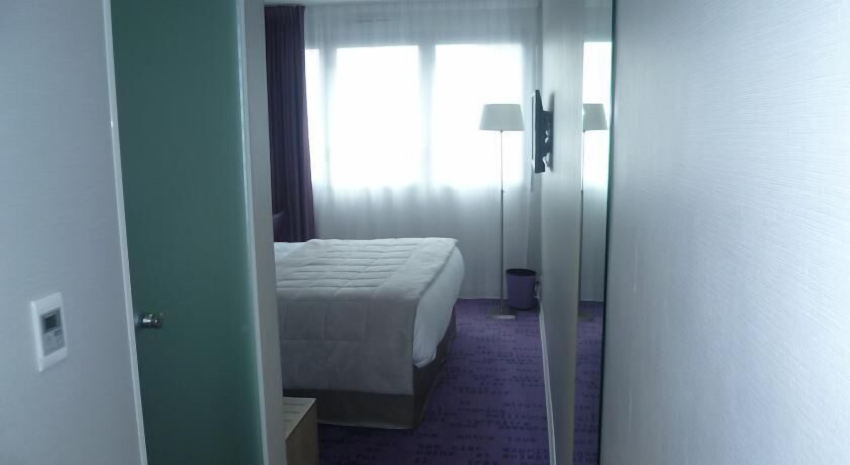 budget double room | premium bedding, pillow-top beds, minibar, desk