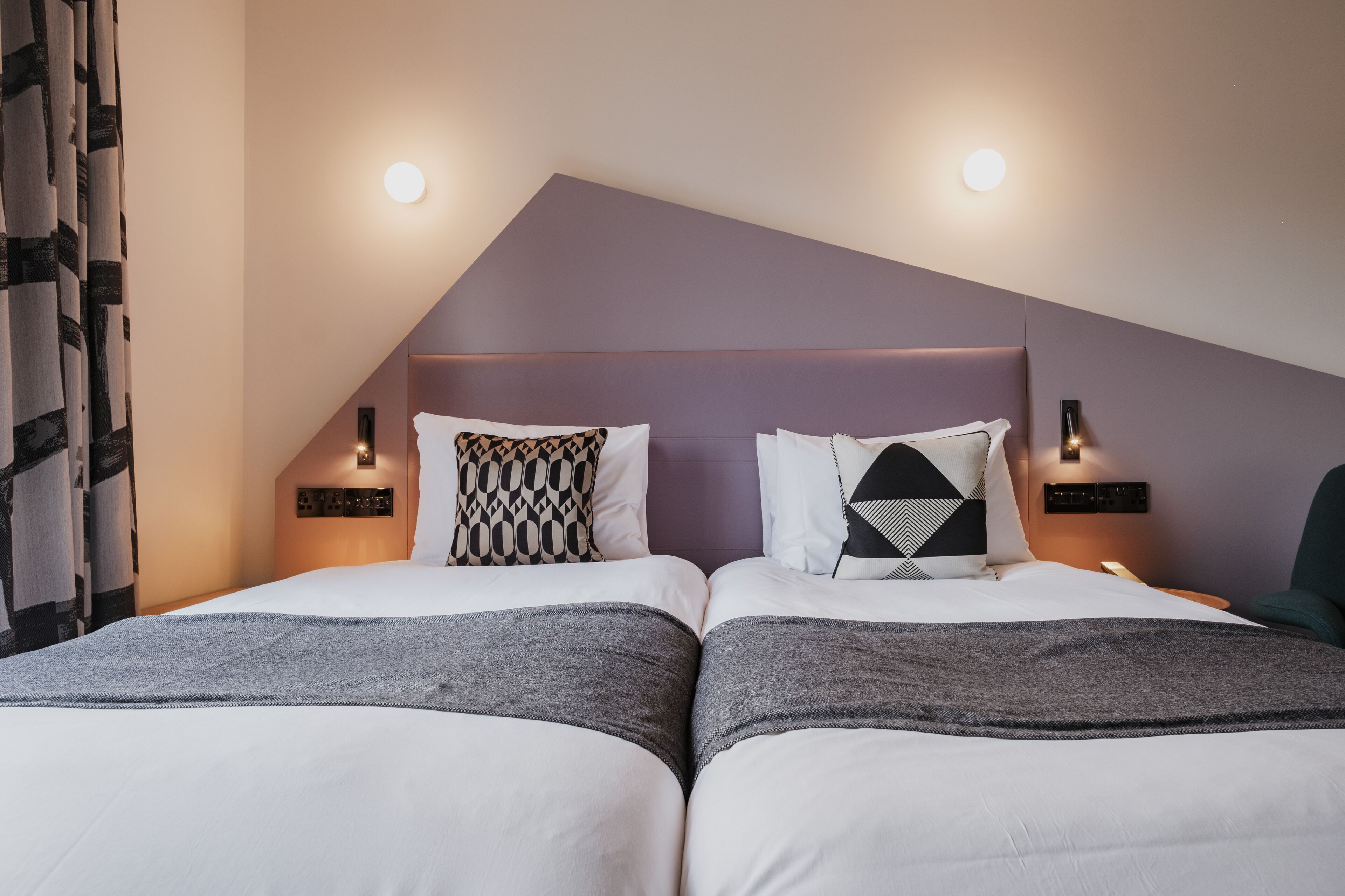 deluxe twin room | 1 bedroom, hypo-allergenic bedding, in-room safe, desk