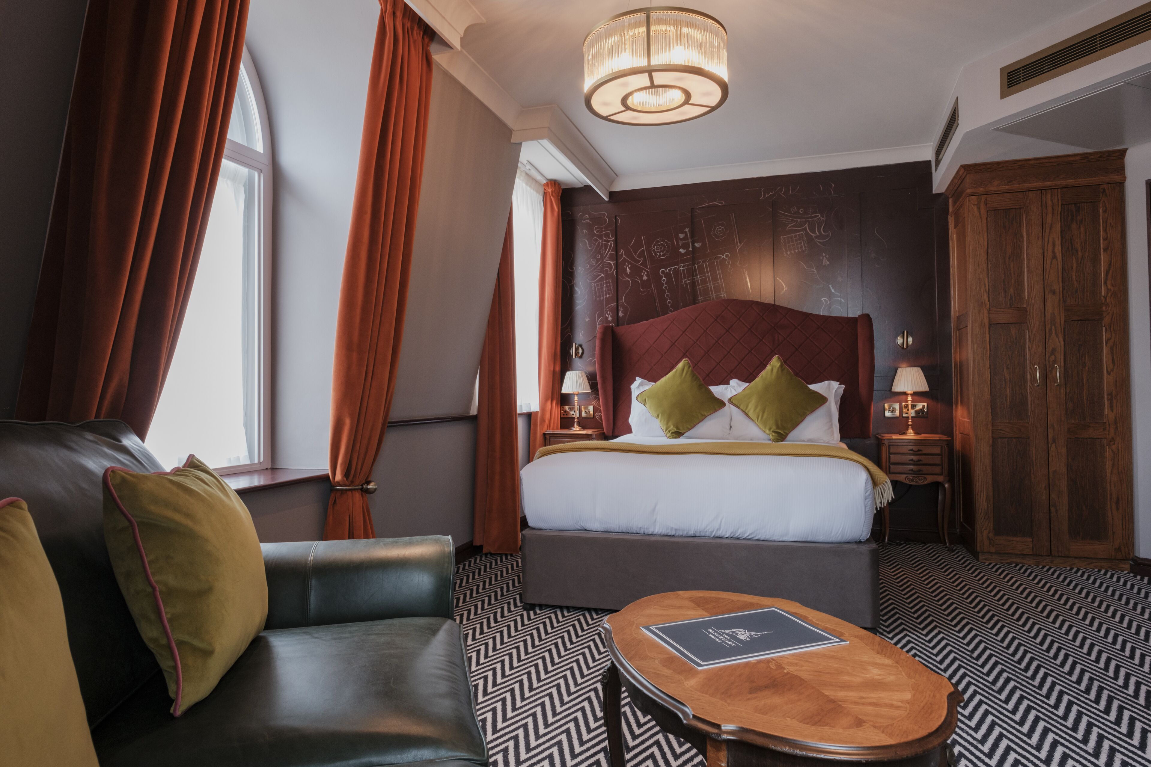 family triple room | 1 bedroom, in-room safe, desk, iron/ironing board