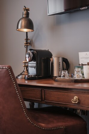 Deluxe Double Room | In-room safe, desk, iron/ironing board, free WiFi - The Sanctuary House Hotel (London)