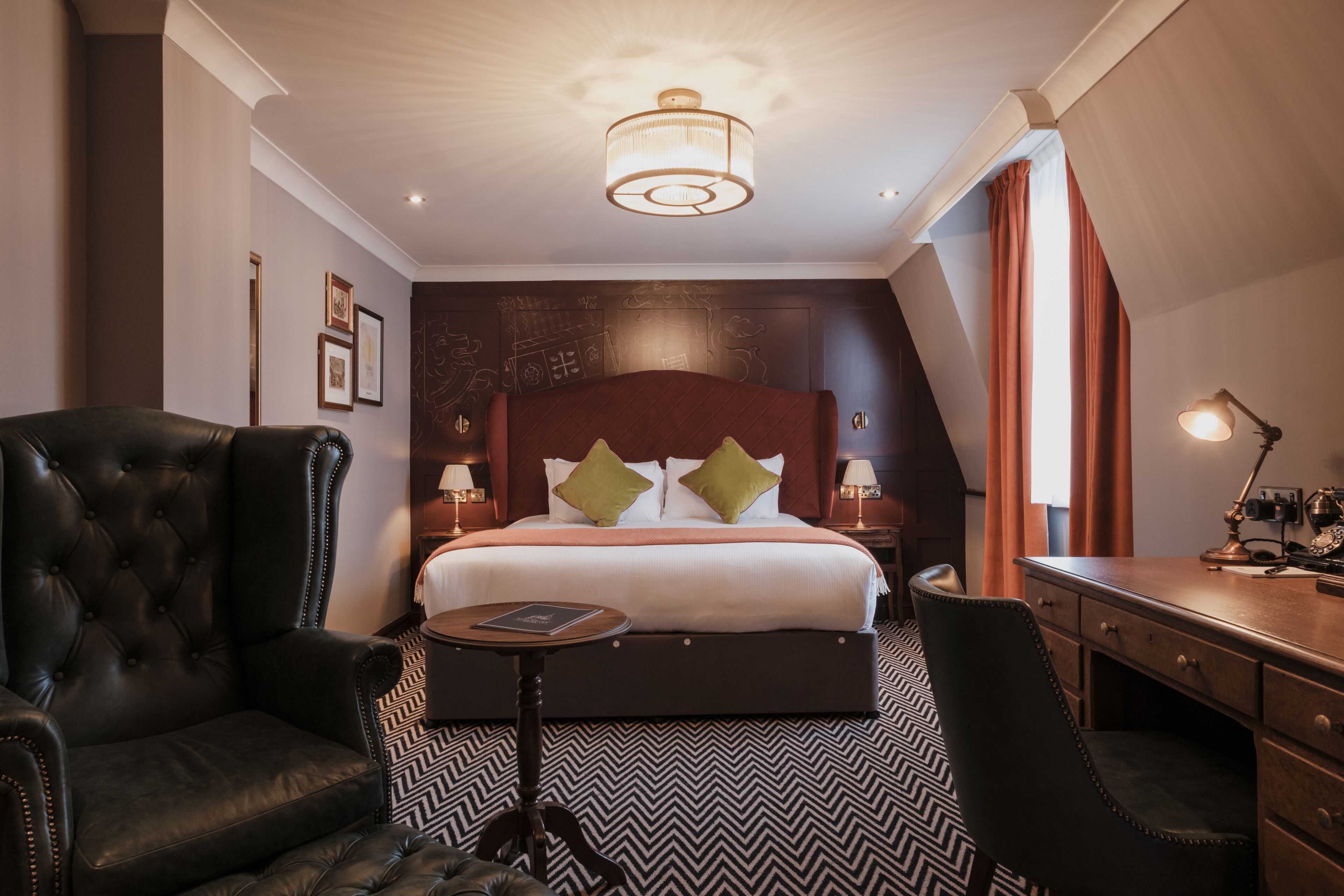 superior double room | 1 bedroom, in-room safe, desk, iron/ironing board