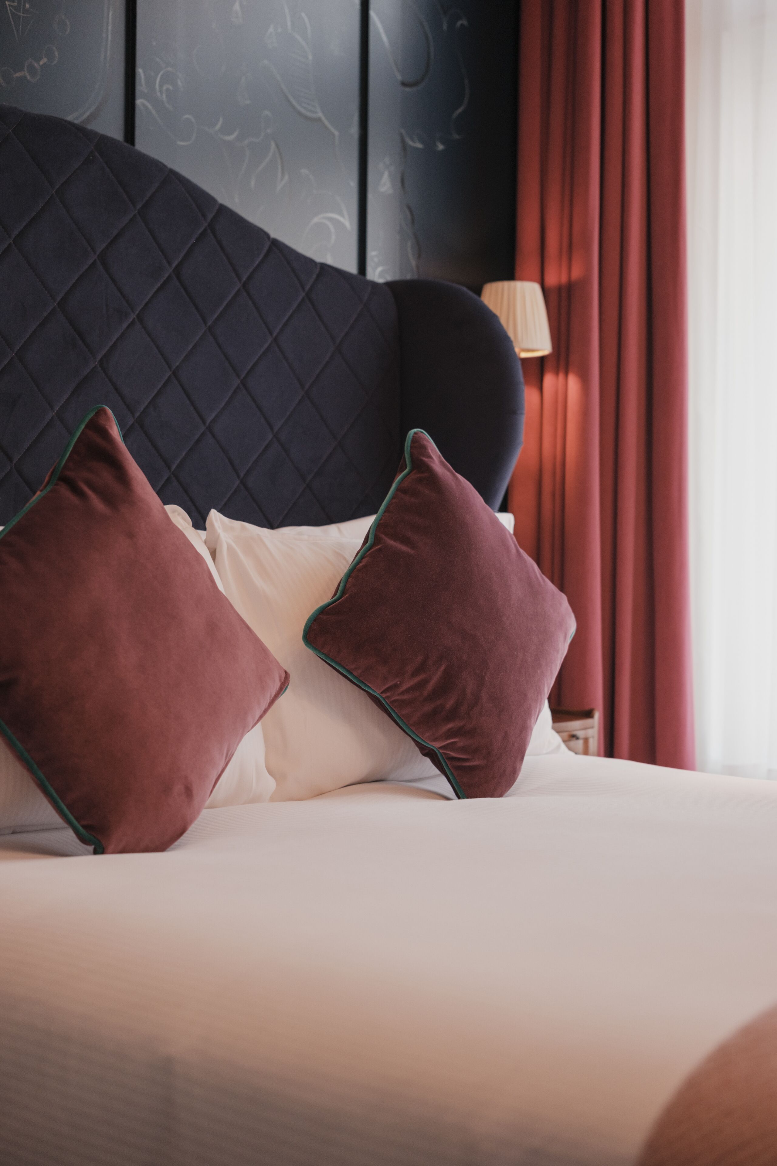 deluxe double room | 1 bedroom, in-room safe, desk, iron/ironing board