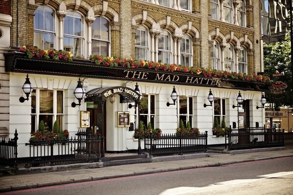 Exterior - The Mad Hatter Hotel (London)