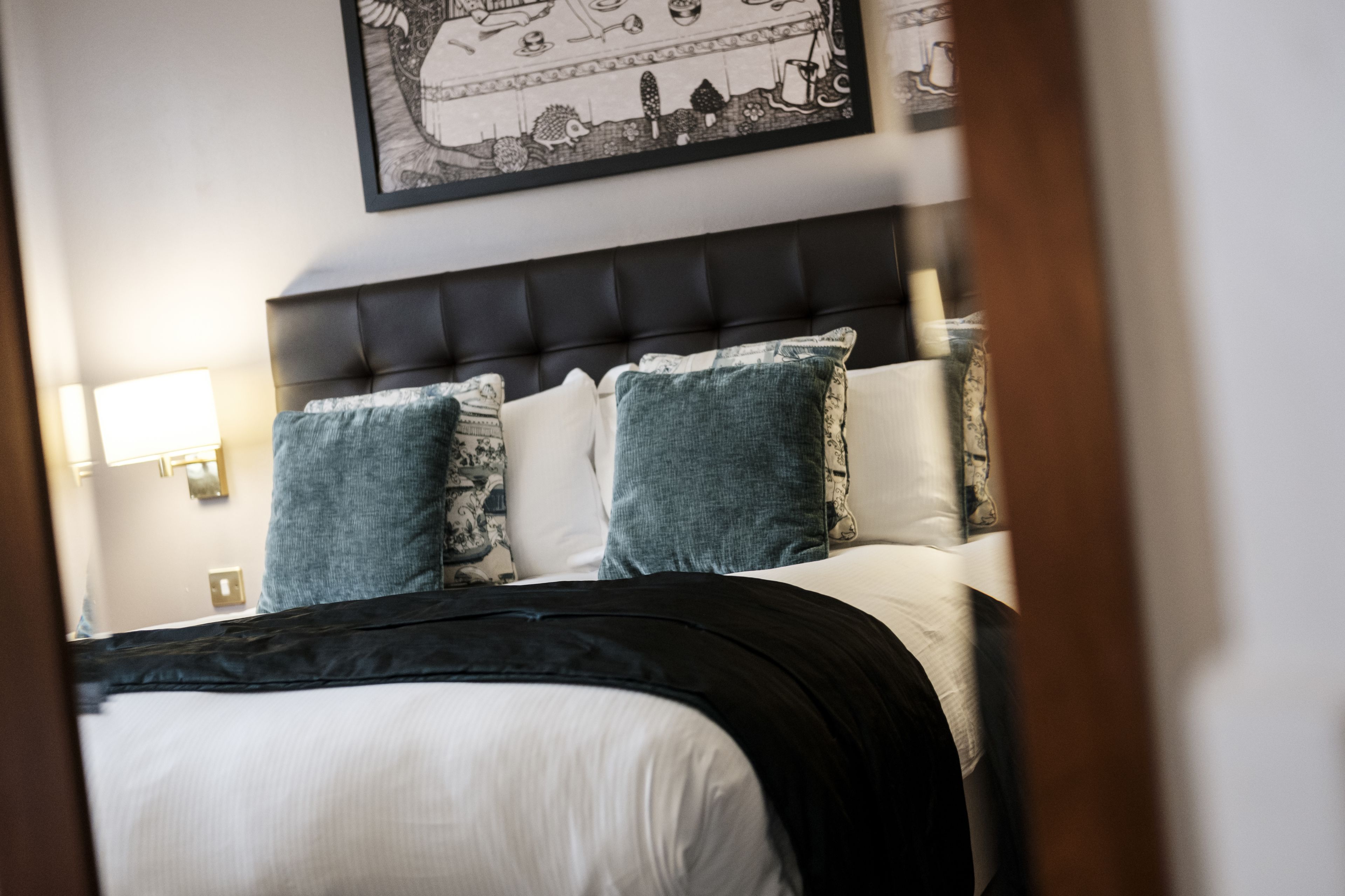 standard double room, 1 double bed | in-room safe, individually decorated, desk, iron/ironing board