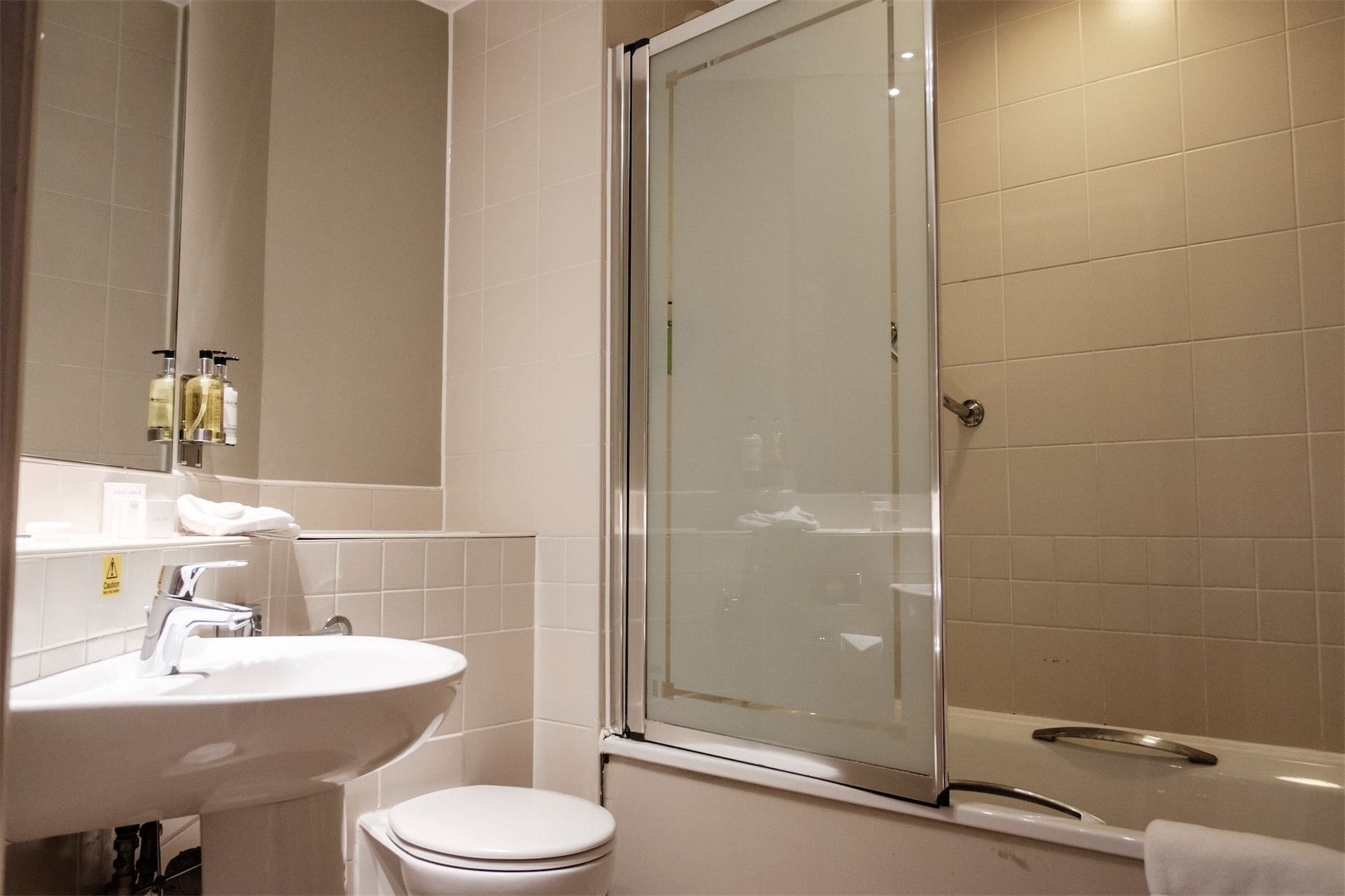 standard double or twin room | bathroom | combined shower/bathtub, free toiletries, hair dryer, towels