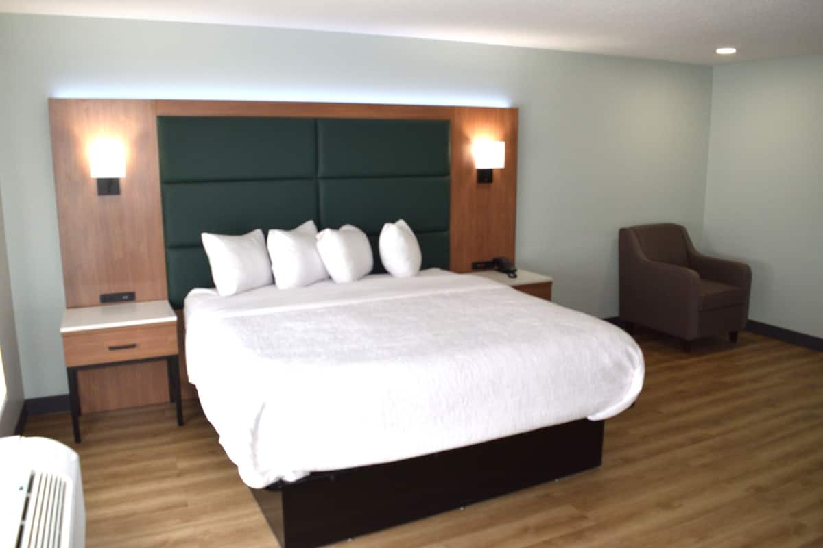 1 bedroom, desk, laptop workspace, blackout drapes