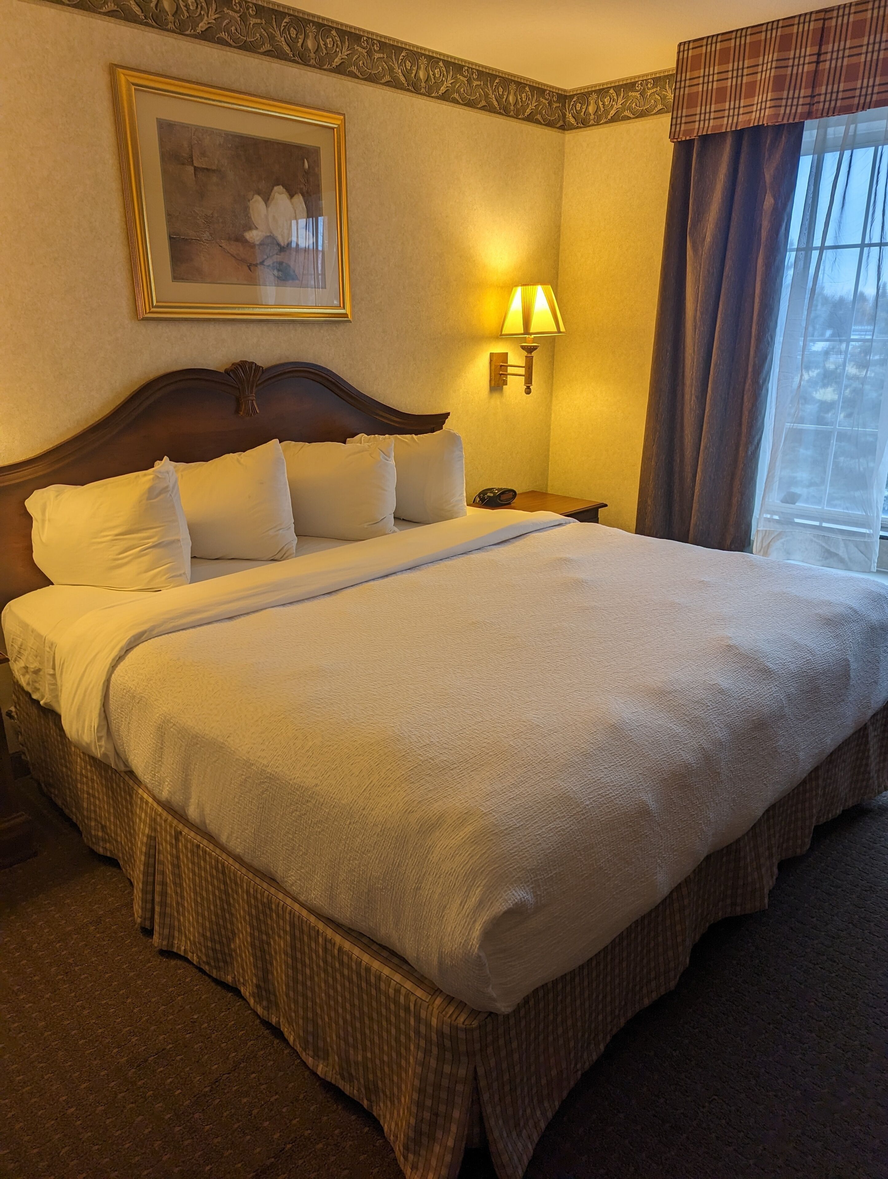 Pillow-top beds, individually decorated, individually furnished, desk