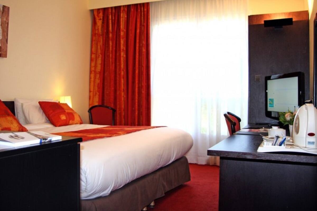 in-room safe, desk, soundproofing, iron/ironing board