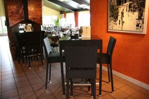 Daily buffet breakfast for a fee - La Bertelière, The Originals Relais Rouen (Saint-Martin-du-Vivier)