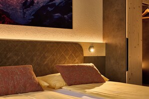 Standard-Doppelzimmer im Haupt- oder Nebengebäude | Allergikerbettwaren, Minibar, Zimmersafe, individuell dekoriert