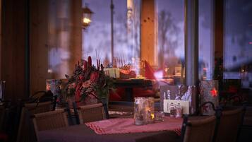 Mittagessen, Abendessen, internationale Küche, Speisen im Freien