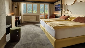 Superior Double Room, Balcony, Mountain View (Eiger) | Hypo-allergenic bedding, minibar, in-room safe, individually decorated