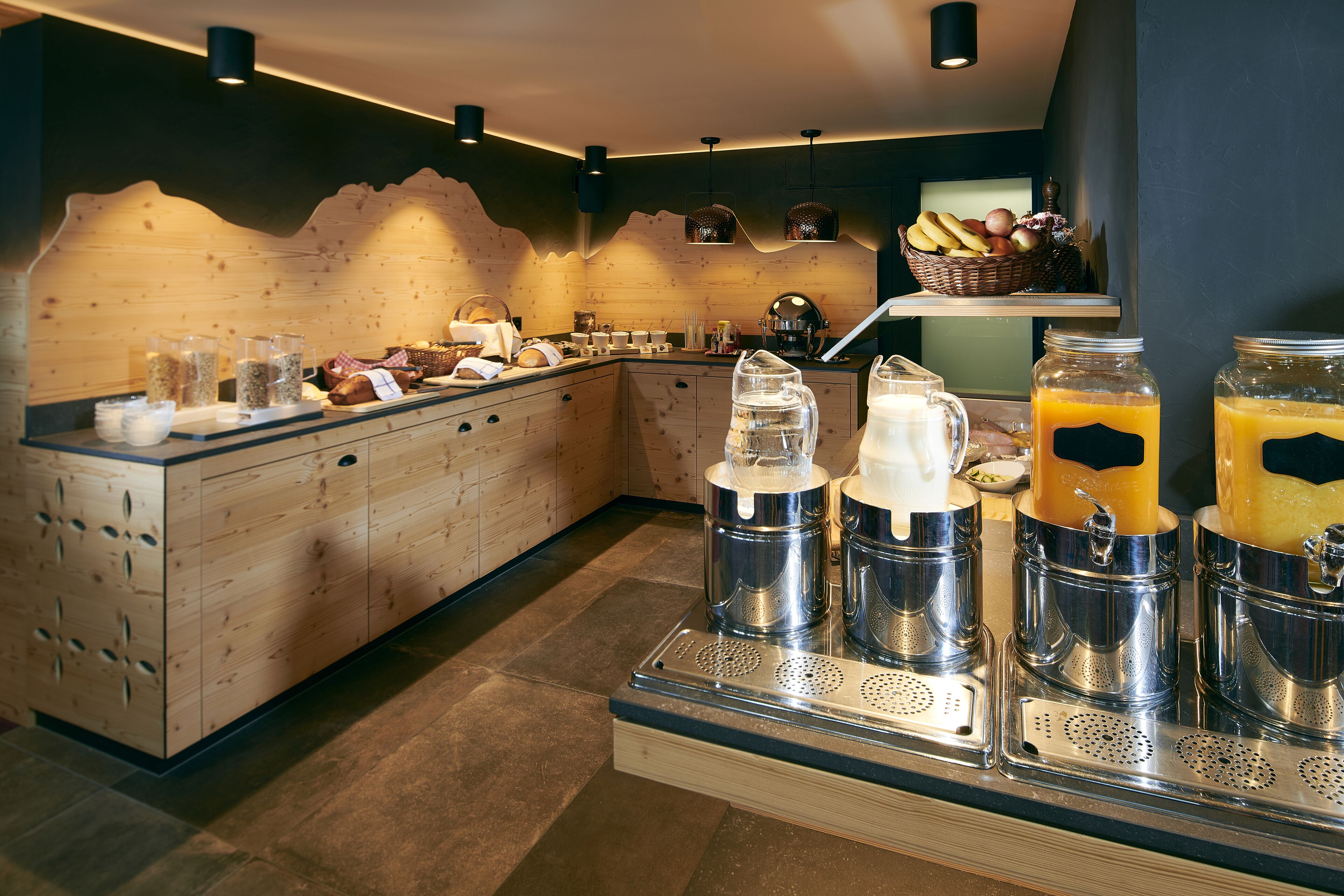 Free daily buffet breakfast