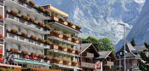 Front of property - Central Hotel Wolter (Grindelwald)