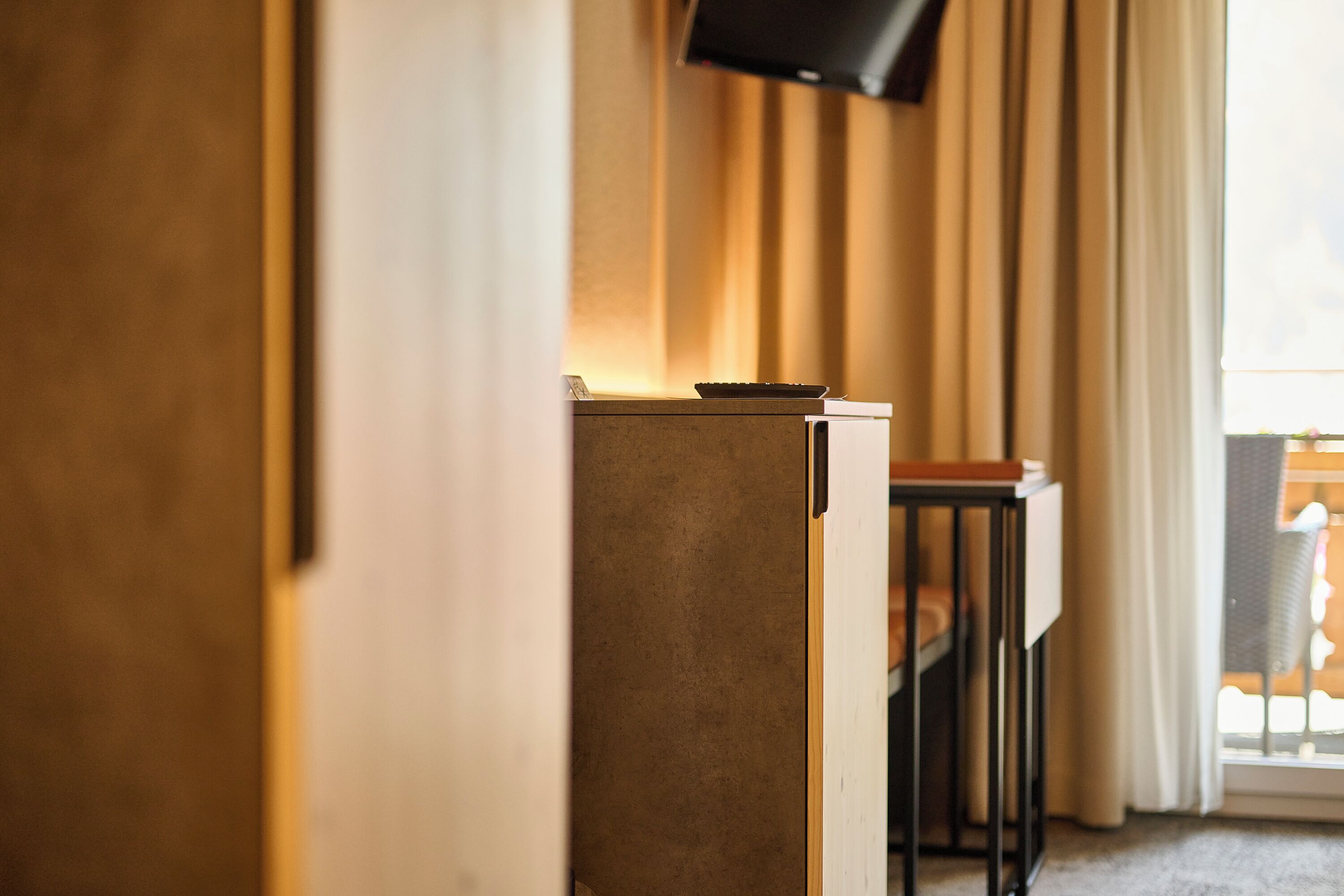 single room, balcony | hypo-allergenic bedding, minibar, in-room safe, individually decorated