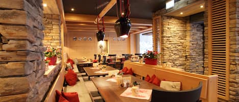Lunch, dinner served; international cuisine, al fresco dining